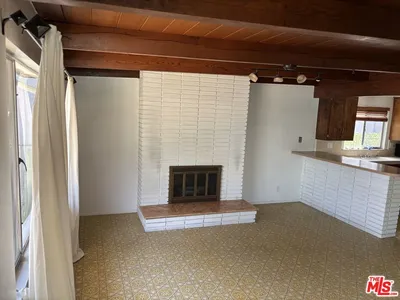 366 E Hillsdale Street photo 2