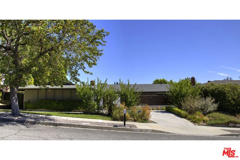 22427 De Kalb Drive
