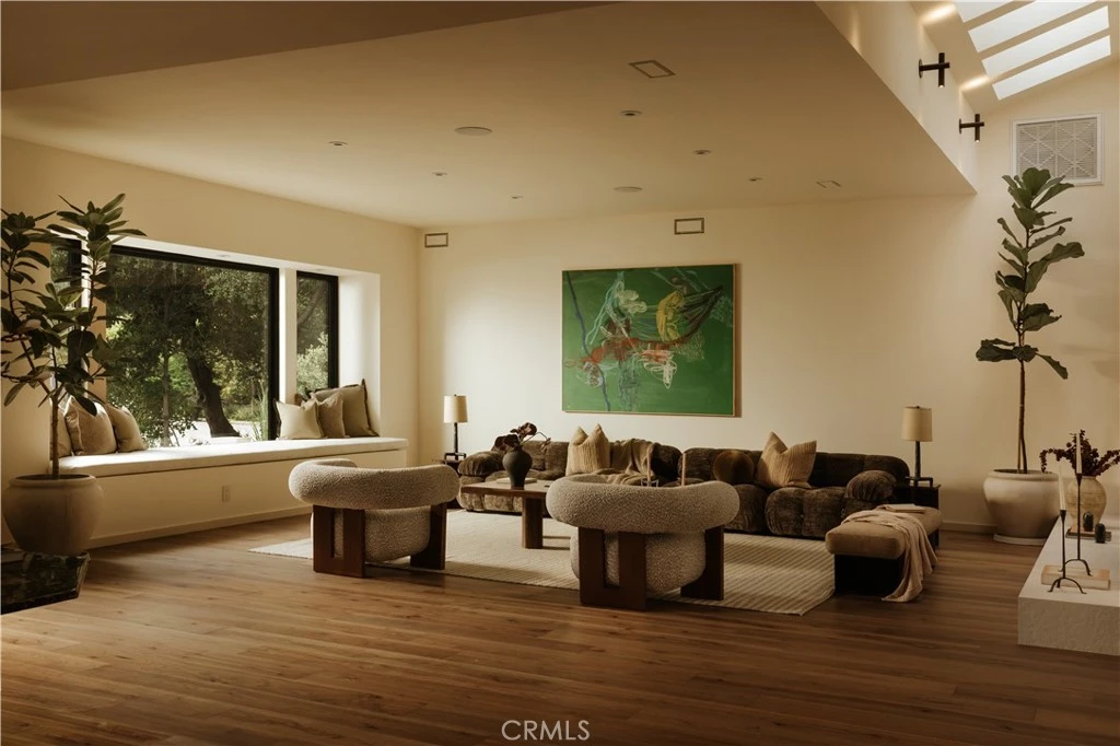 Interior 4
