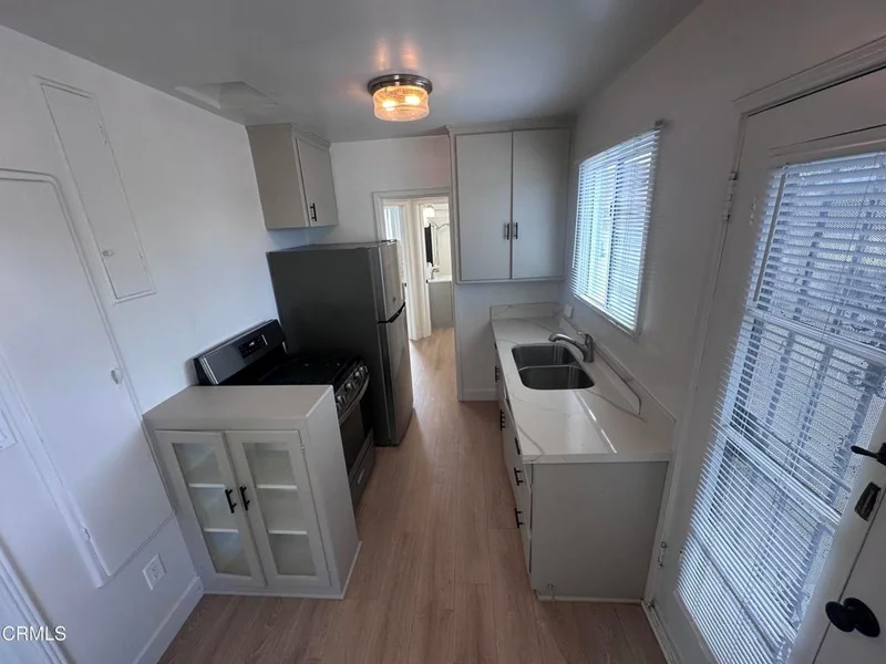 1424 E Wilson Avenue C photo 2