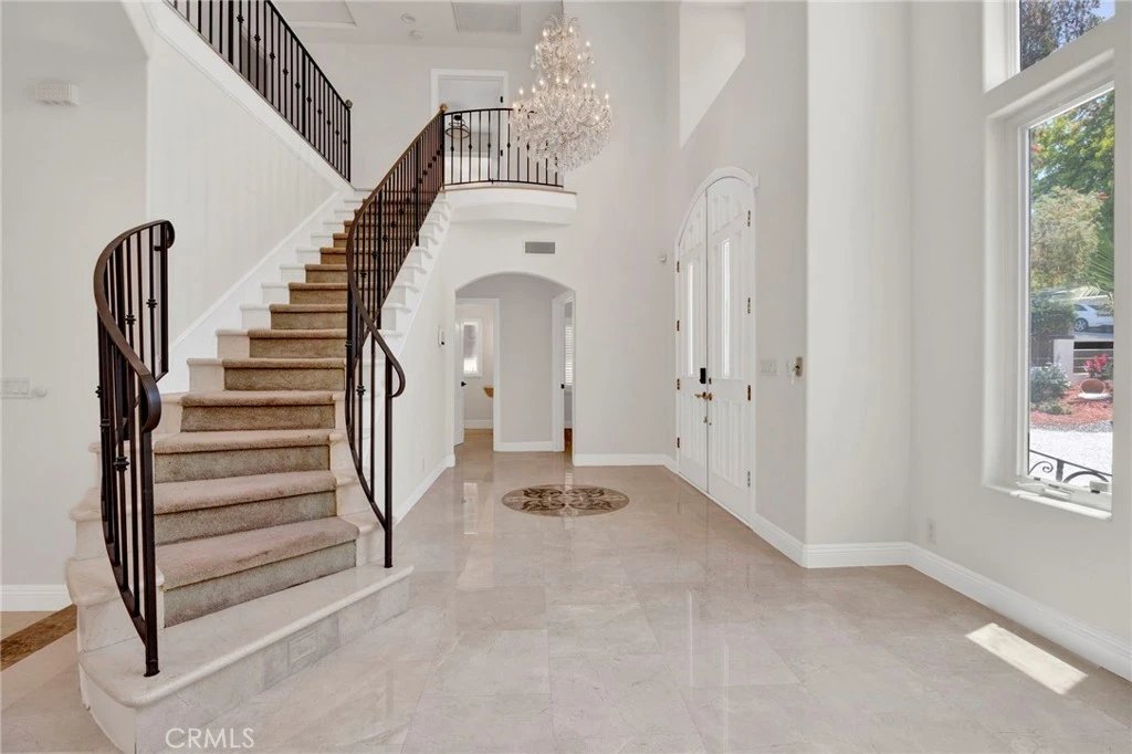 Interior 4