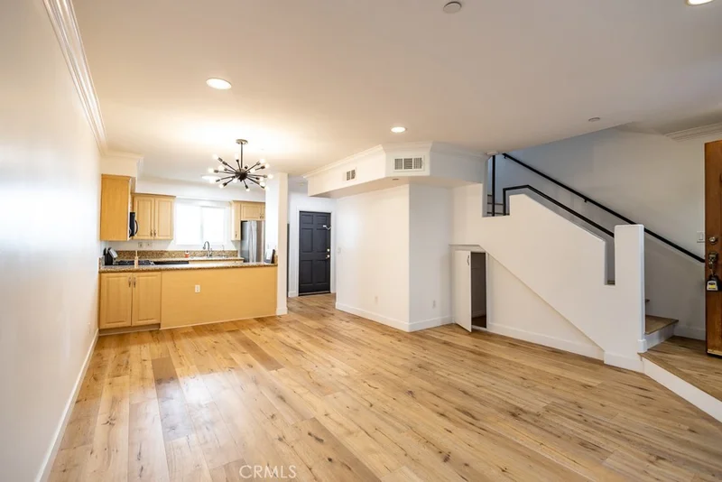 364 W Wilson Avenue 3 photo 2