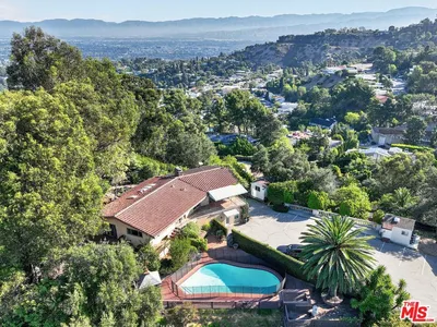 8207 Mulholland Drive