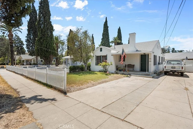 5749 Brockton photo 2