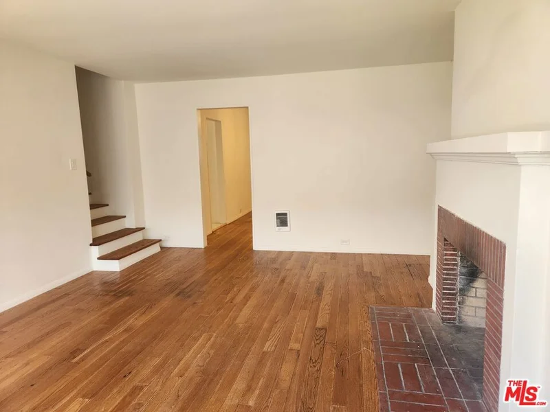 1234 1/2 Gordon Street photo 2