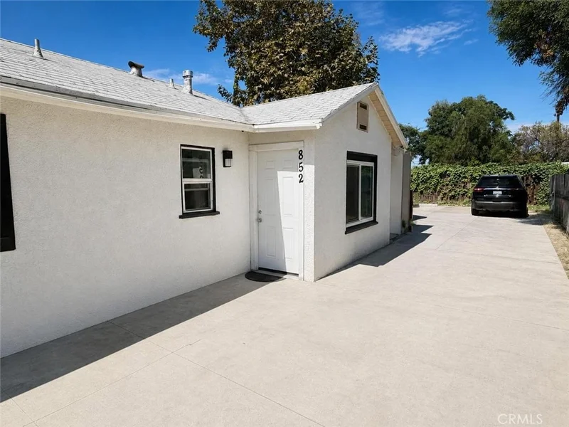 852 N Lugo photo 2