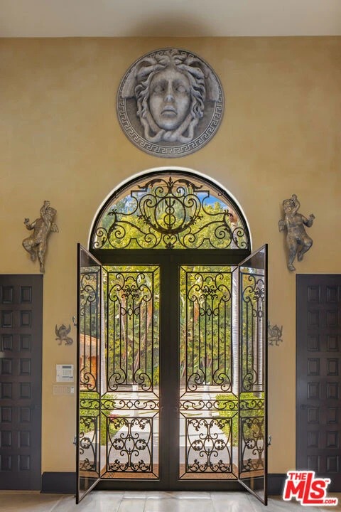 Interior 3
