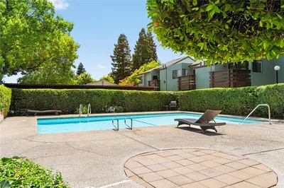 1415 Sheridan 18 photo 2