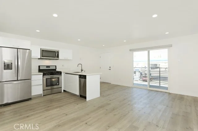 6745 Laurel Canyon Boulevard 203 photo 2