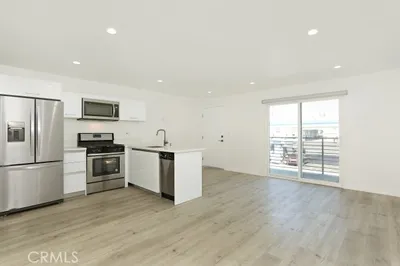 6745 Laurel Canyon Boulevard 203 photo 2