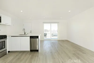 6745 Laurel Canyon Boulevard 204 photo 2
