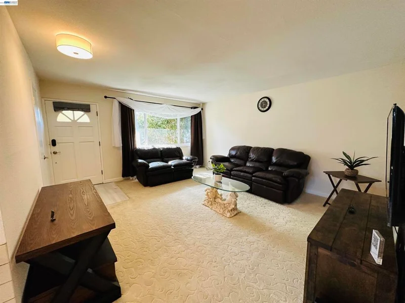 25132 DEL MAR AVE photo 2