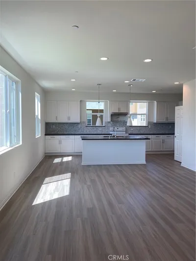 905 E 2nd