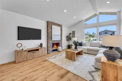 1517 E Riverview photo 2
