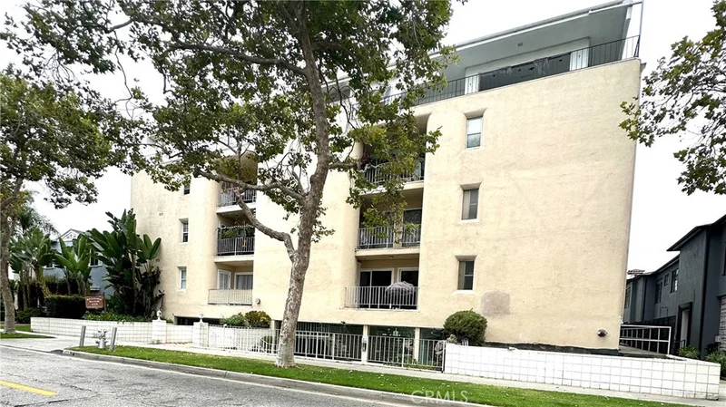 423 S Rexford Drive 303