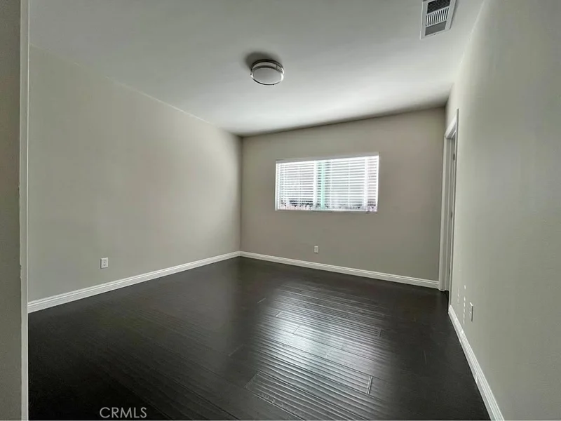 30 N Cordova
