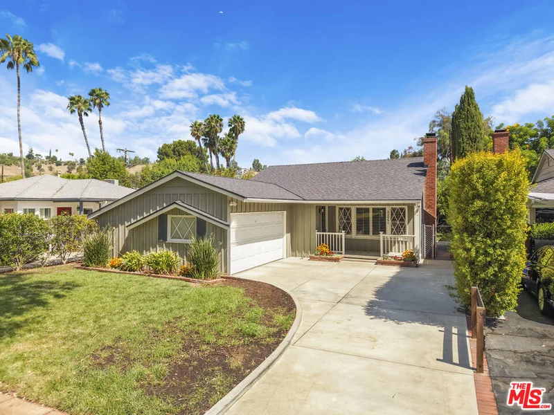 Photo 2 of 22041 Providencia Street