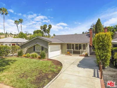 22041 Providencia Street photo 2