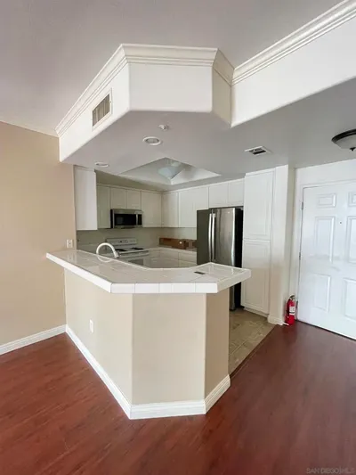 9229 Regents Rd L127 photo 2