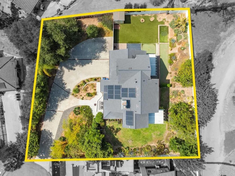 1580 Tutela Heights photo 2