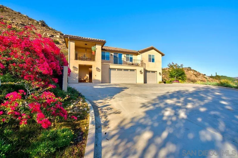 718 Stoneybrae Pl photo 2