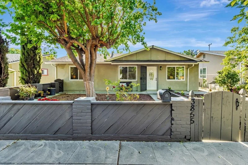 3855 KAUAI Drive