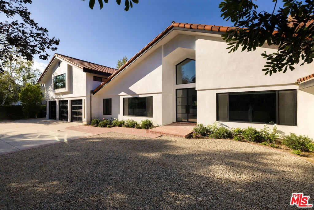 Interior 3