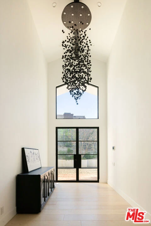 Interior 4