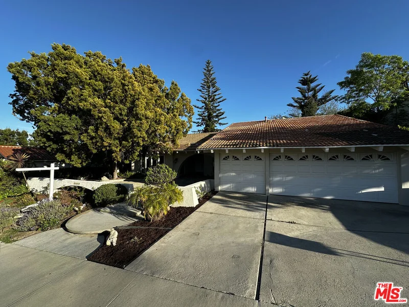 26572 Academy Drive photo 2