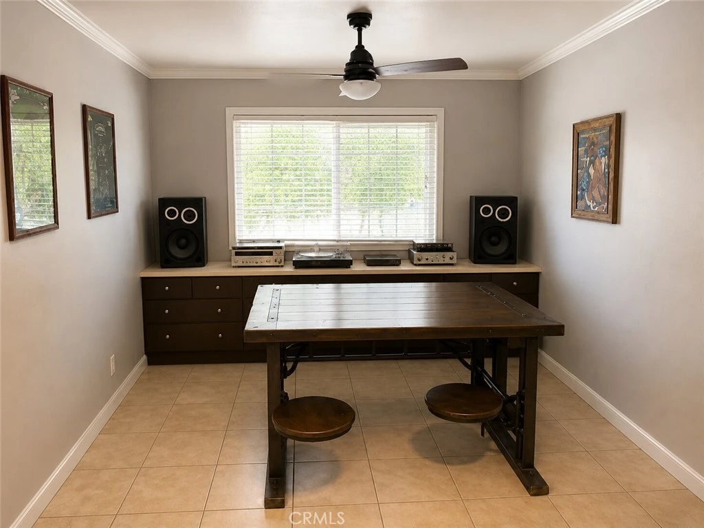 Interior 4