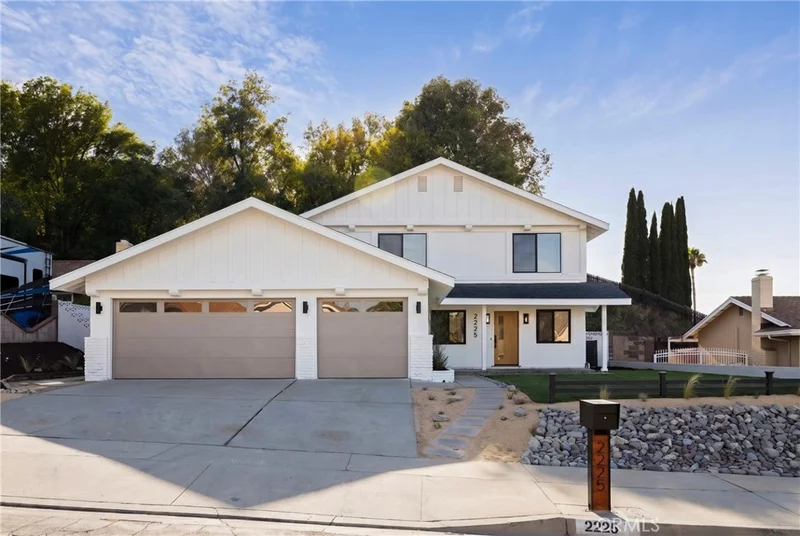 Photo 2 of 2225 Deepgrove Avenue