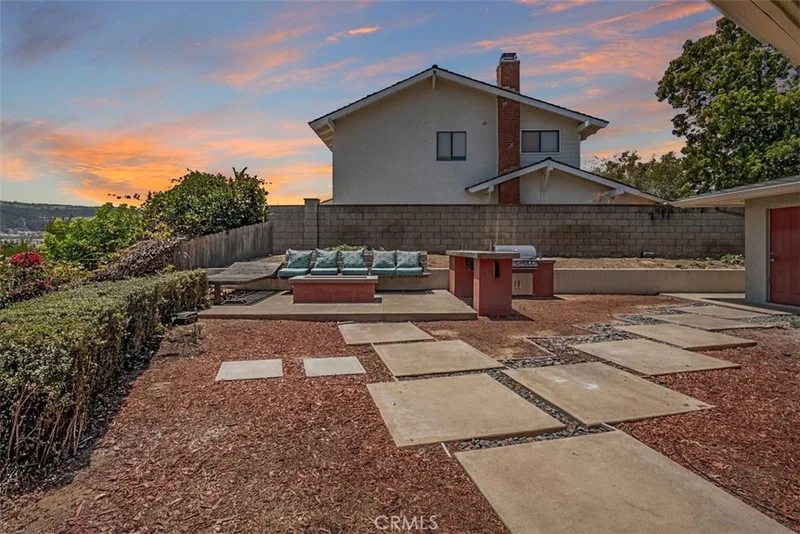 23932 Flores Avenue photo 2