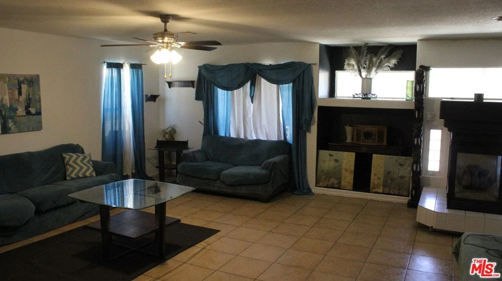 Interior 4