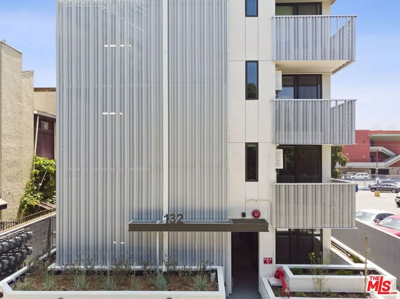 132 Rosemont Avenue 201