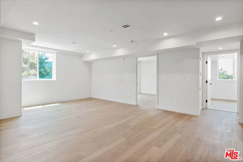 132 Rosemont Avenue 201 photo 2