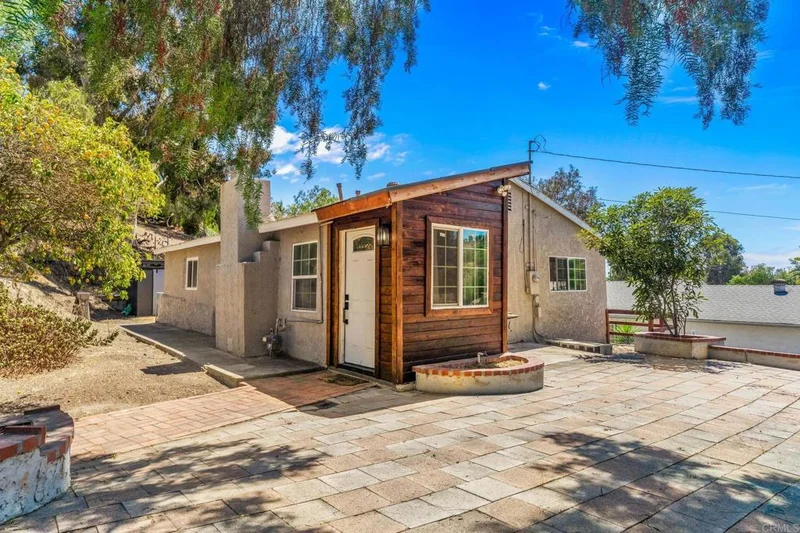 6729 Broadway photo 2