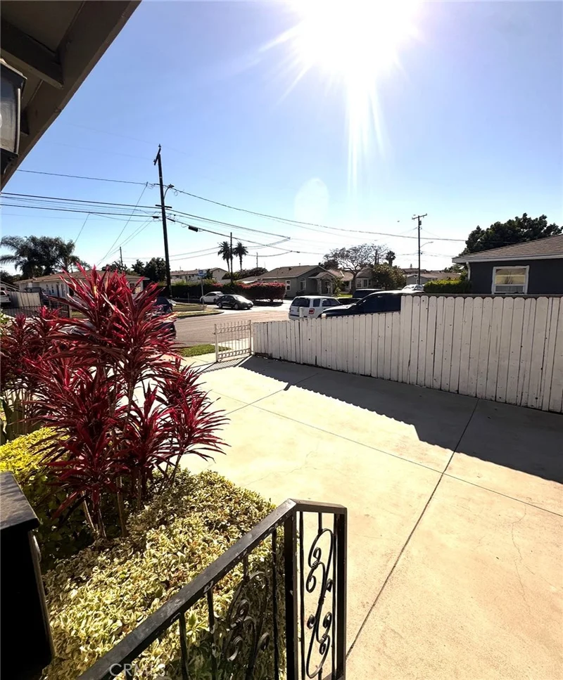 9105 Margaret Street photo 2