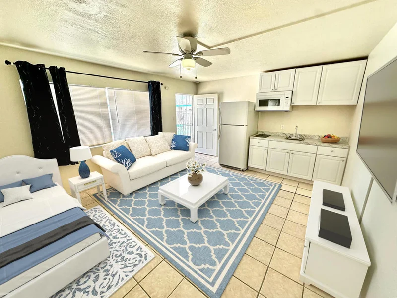 11330 Palm Drive 2