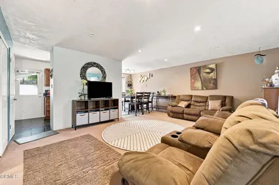 2033 Miramar Walk photo 2
