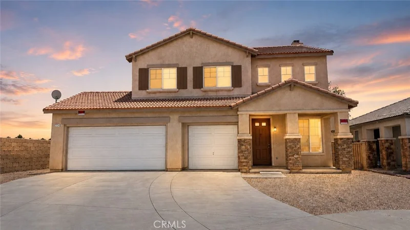 2324 E Newgrove photo 2