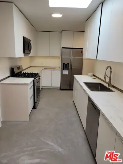 4531 VAN NUYS photo 2
