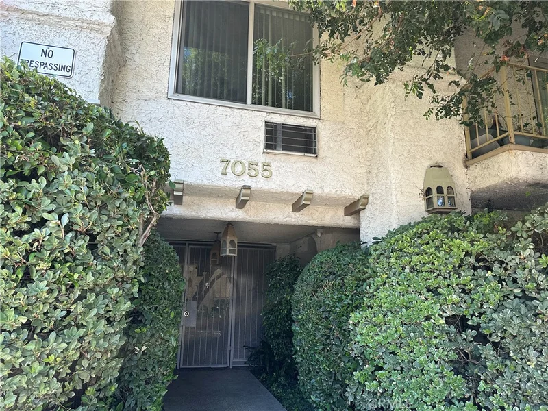 7055 Etiwanda Avenue 102 photo 2