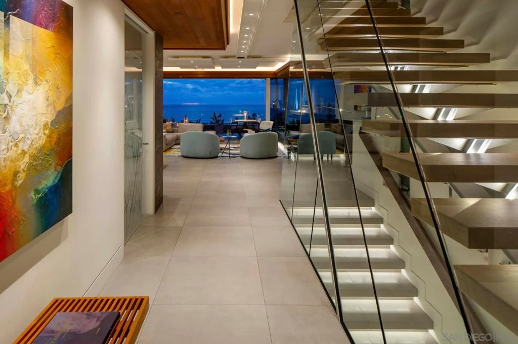 Interior 4