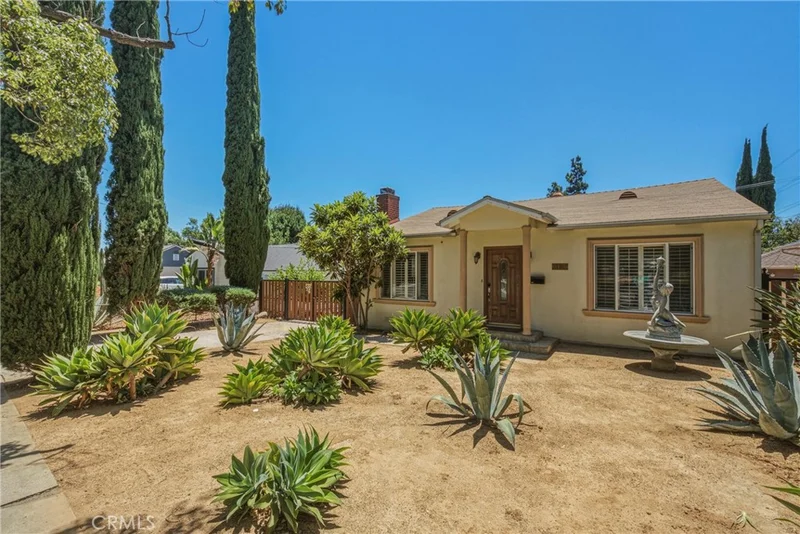3170 E Orange Grove photo 2