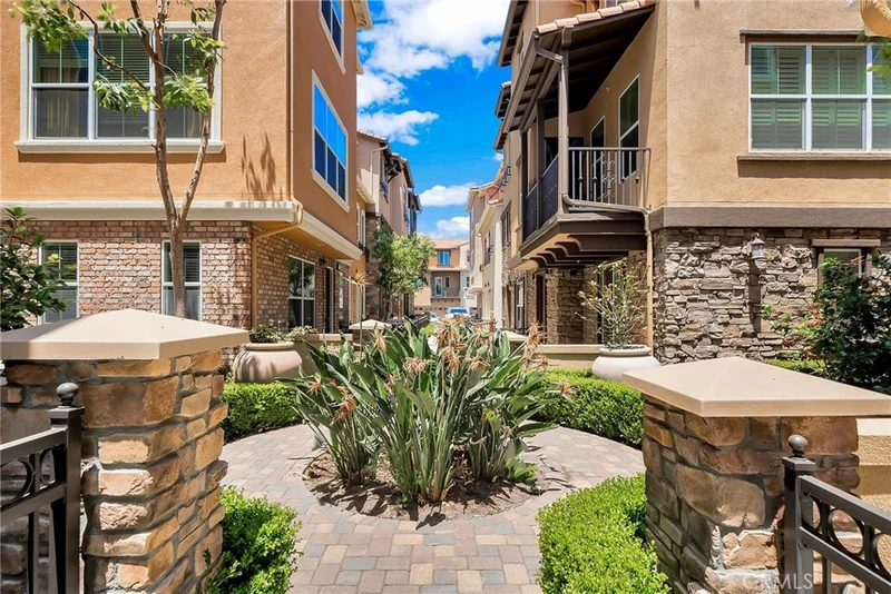 Photo 2 of 32 Aliso Ridge