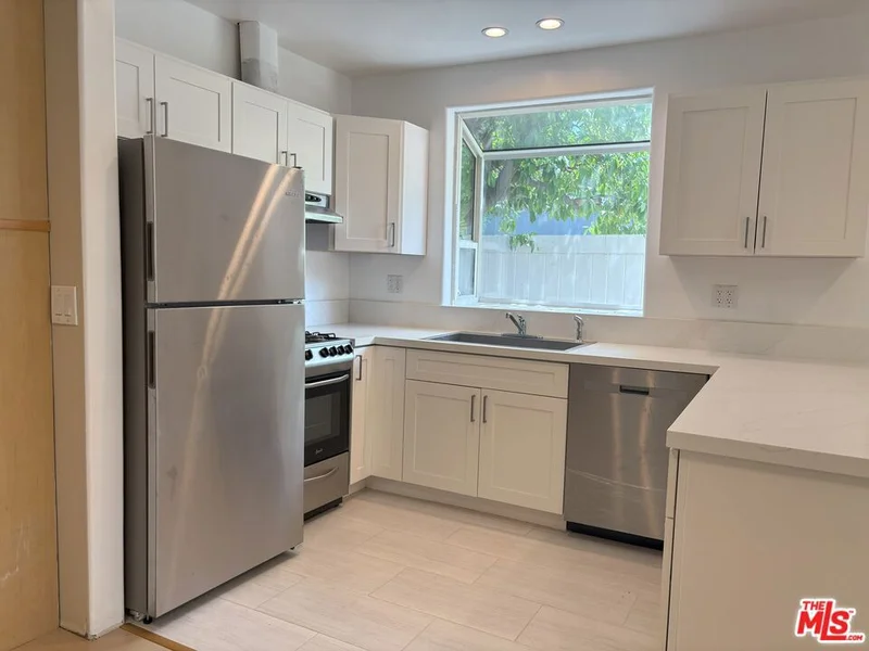 16699 Morrison Street photo 2