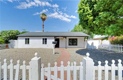 461 N Palm photo 2
