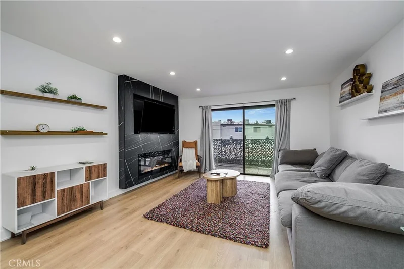 4311 Colfax 107