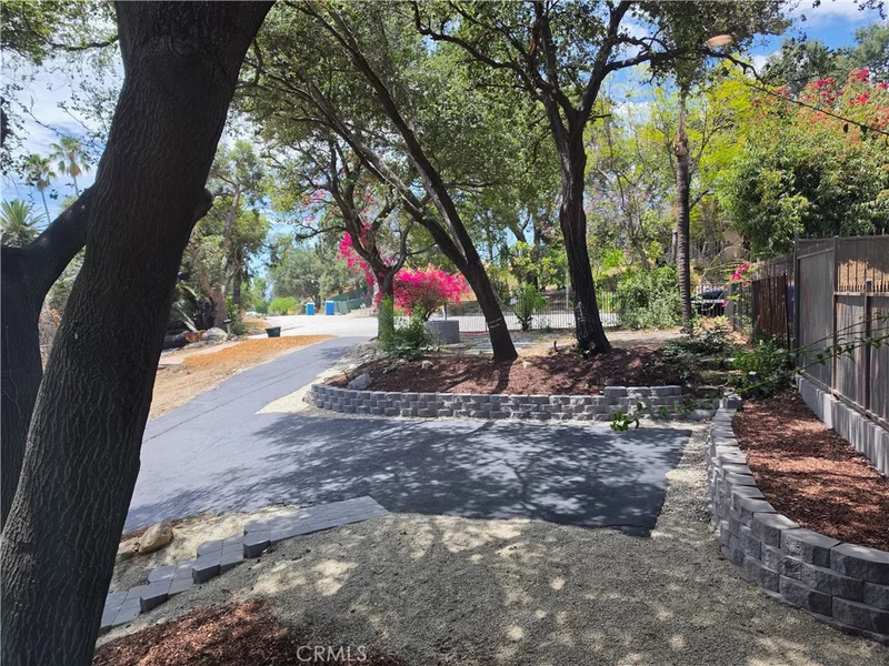 Photo 2 of 3130 N Mount Curve