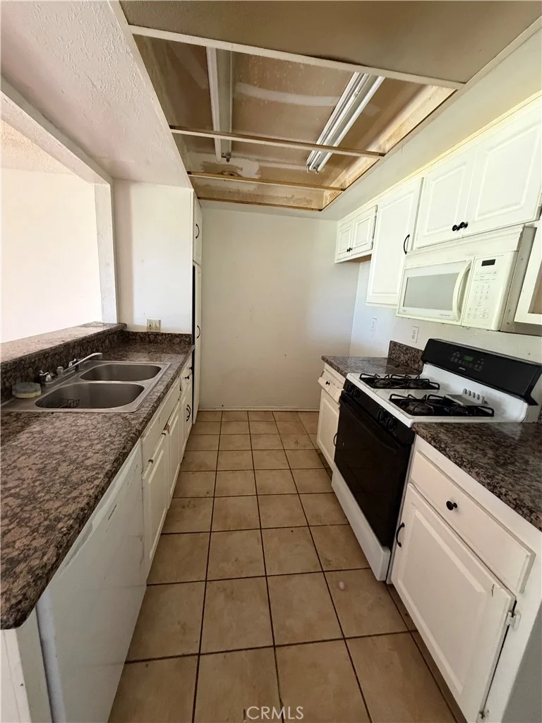 Photo 2 of 1460 Kendall Drive